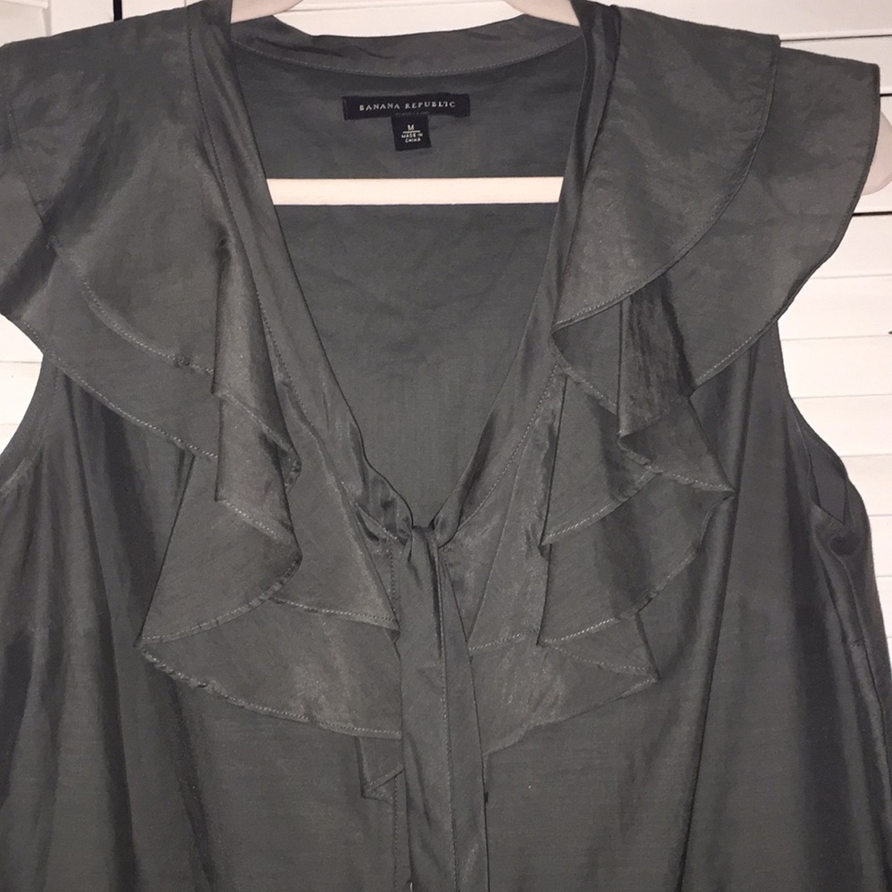 Banana Republic Blue / Gray Ruffled V-Neck Sleeveless Top Silk Cotton Blend